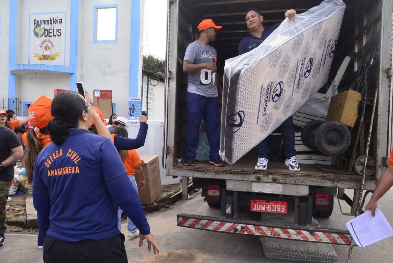 Entrega de ajuda Humanitária no bairro Águas Brancas