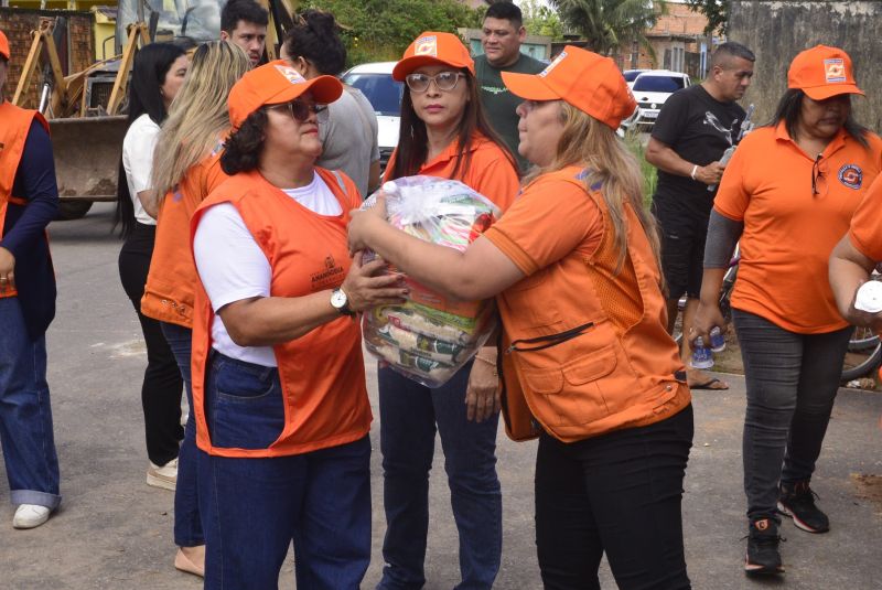 Entrega de ajuda Humanitária no bairro Águas Brancas
