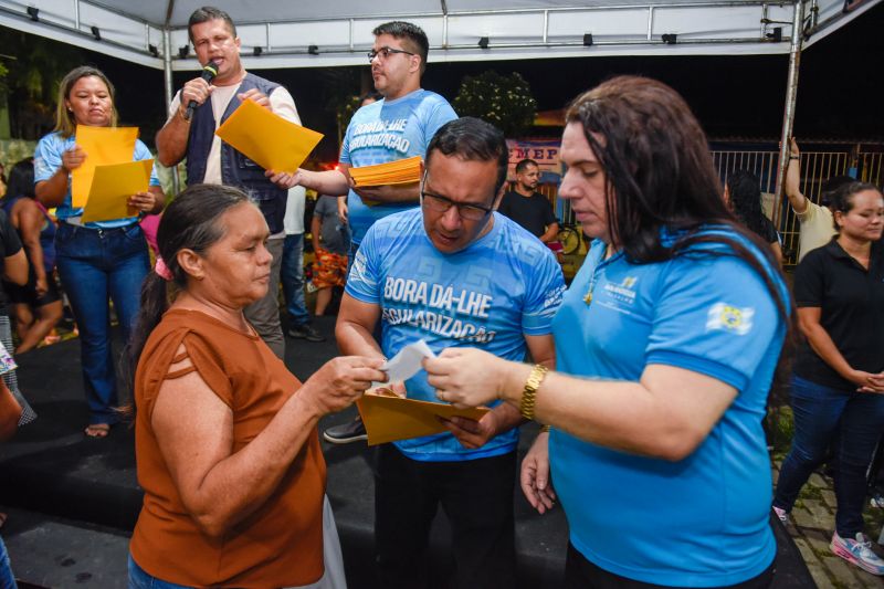 Entrega de títulos de Propriedade na rua 7 de Abril no Icuí