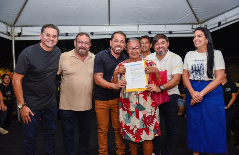Entrega de títulos de Propriedade na rua 7 de Abril no Icuí