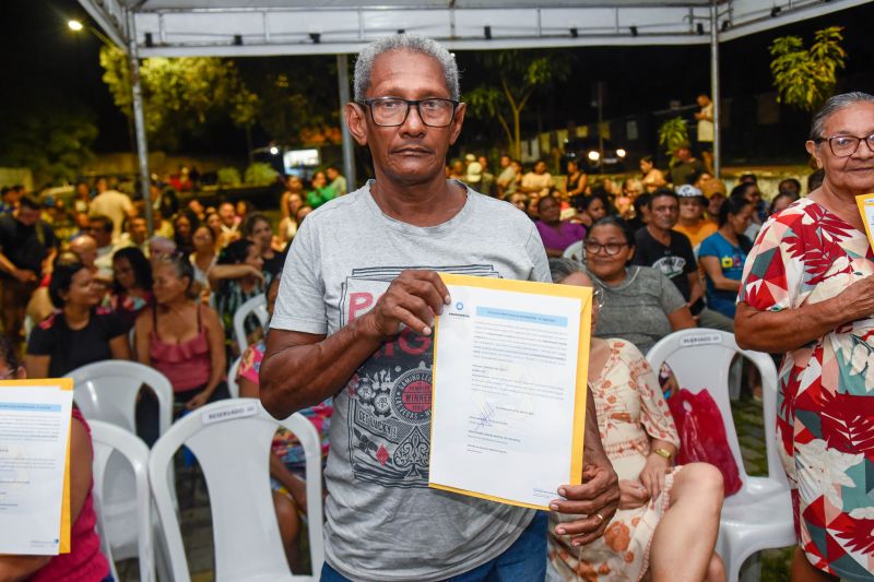 Entrega de títulos de Propriedade na rua 7 de Abril no Icuí