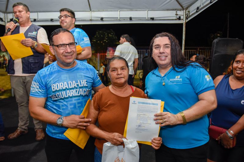 Entrega de títulos de Propriedade na rua 7 de Abril no Icuí