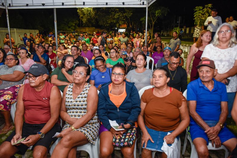 Entrega de títulos de Propriedade na rua 7 de Abril no Icuí