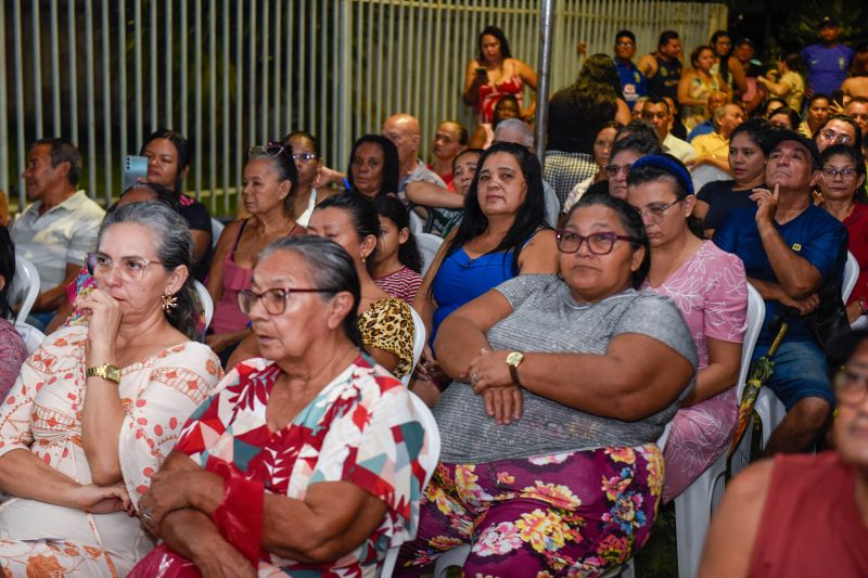 Entrega de títulos de Propriedade na rua 7 de Abril no Icuí