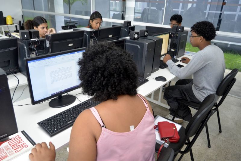 Curso de informática no Ceu das Artes