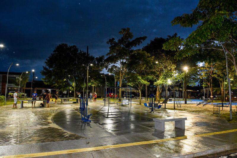 Inauguração da praça Eliana Aranha no conj Geraldo Palmeira no Distrito Industrial
