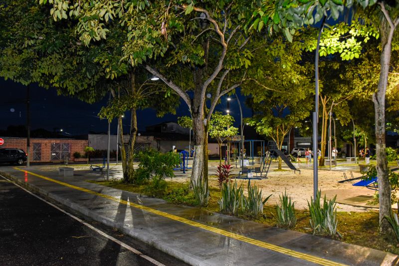 Inauguração da praça Eliana Aranha no conj Geraldo Palmeira no Distrito Industrial