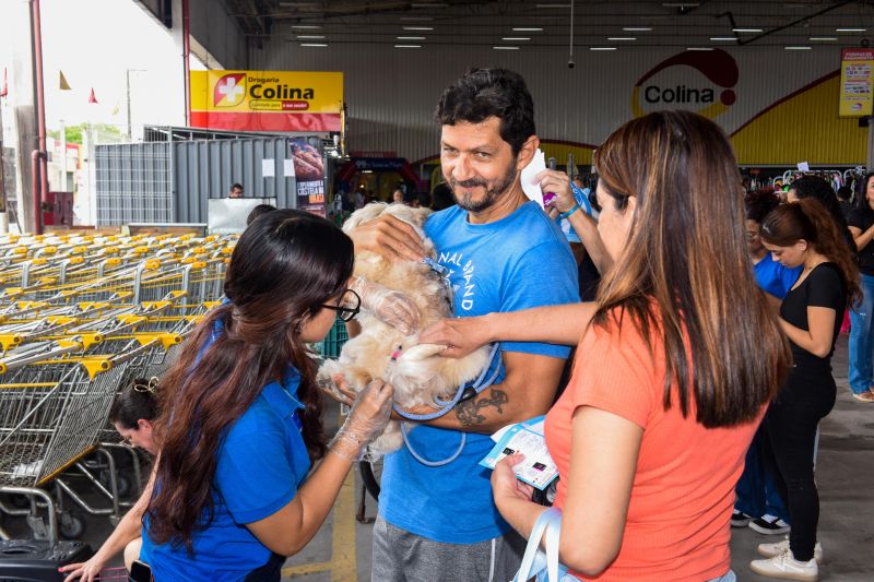 Festival Pet no estacionamento do supermercado Colina
