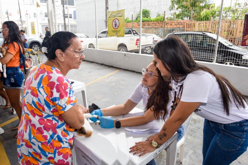 Festival Pet no estacionamento do supermercado Colina