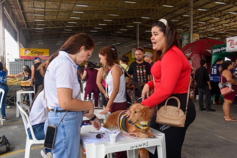 Festival Pet no estacionamento do supermercado Colina