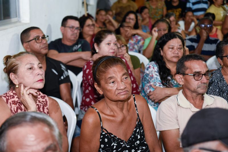 Entrega de Certidões de Registro de Imóveis na Comunidade da rua Cajuí no conjunto Guajará ll