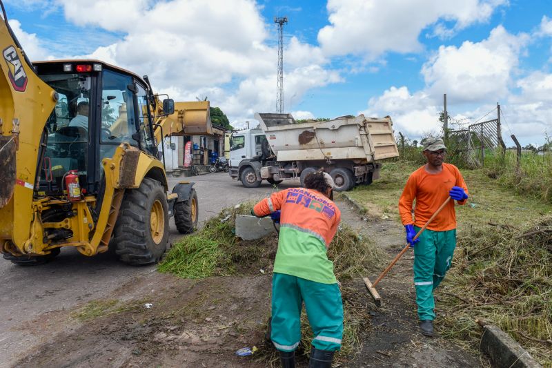 Mutirão da limpeza na comunidade Novo Cristo no Icuí