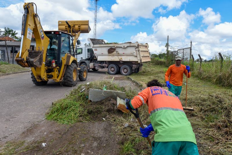 Mutirão da limpeza na comunidade Novo Cristo no Icuí