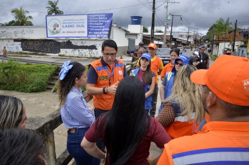 Visita técnica no canal das Toras no bairro Águas Brancas