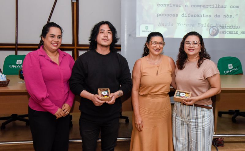 Entrega do premio amigo TEA ao CERTEA na Unama BR