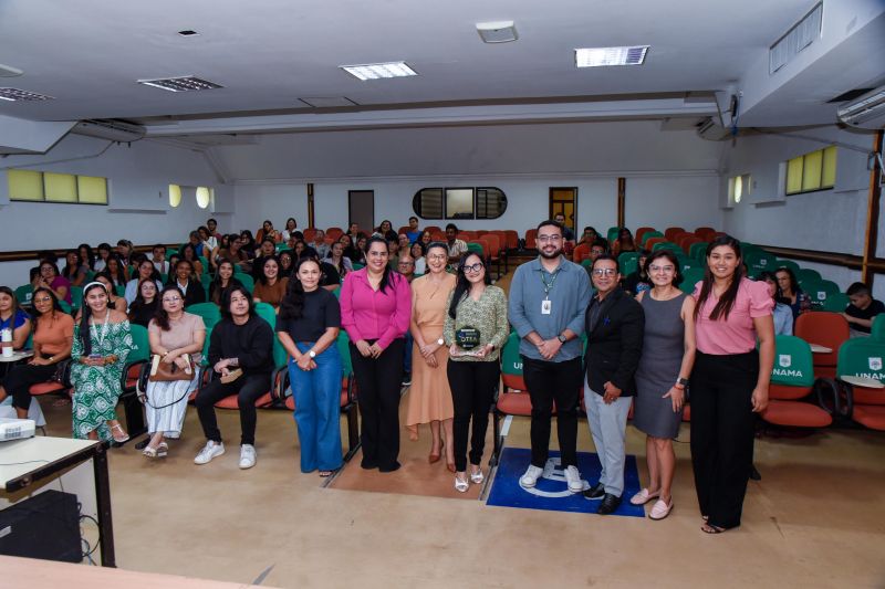Entrega do premio amigo TEA ao CERTEA na Unama BR