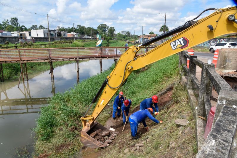 Início da obra da ponte do canal do Maguariaçu