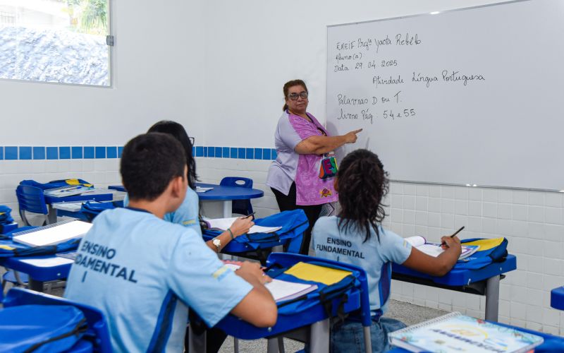 Entrega da revitalização e ampliação da EMEF Prof Yacta Rebêlo no Park Anne em Águas Lindas