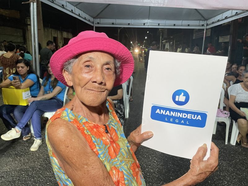 Entrega das Certidões de Registro de Imóveis na comunidade Falcolândia na Cidade Nova Vlll