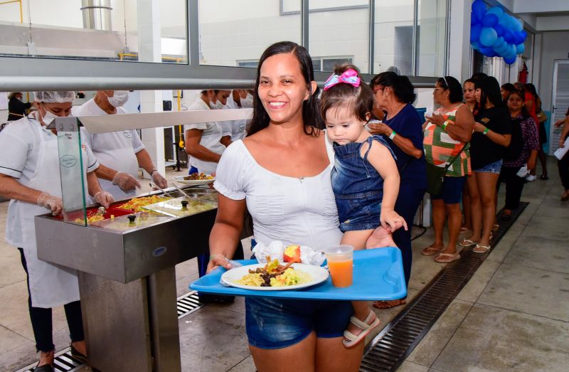 Almoço da Família no Restaurante Popular