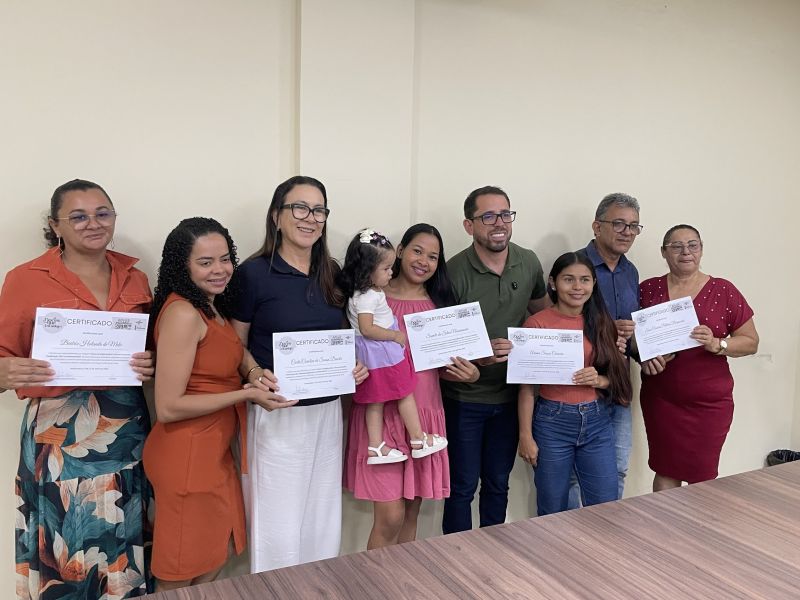 Entrega de certificados do curso Doces que Encantam
