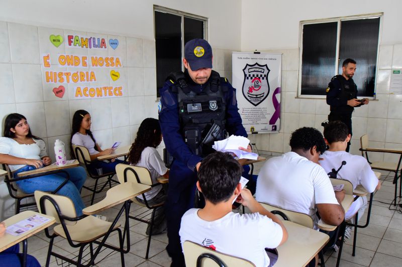 Palestra Maio Laranja na EMEF Neo no PAAR