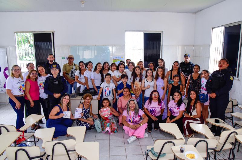 Palestra Maio Laranja na EMEF Neo no PAAR