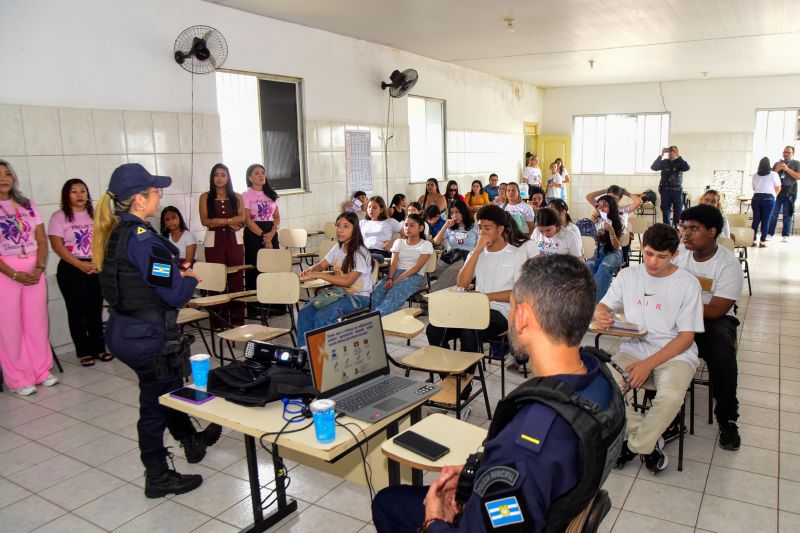 Palestra Maio Laranja na EMEF Neo no PAAR