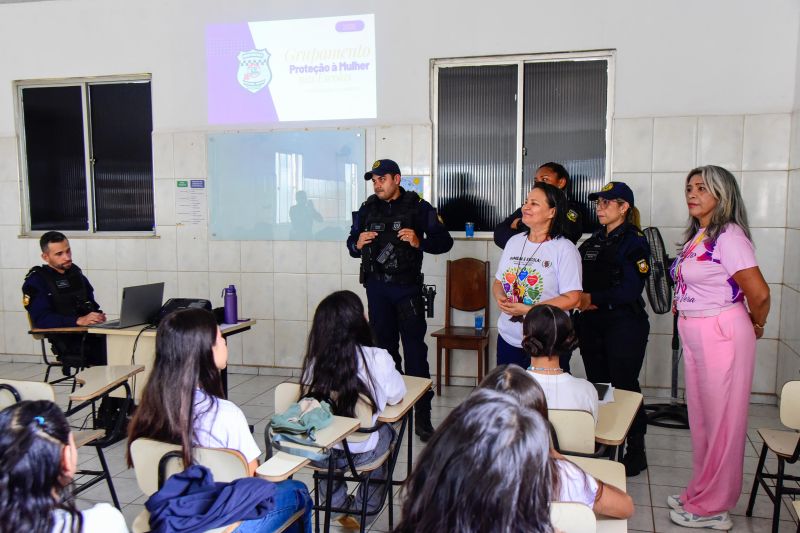 Palestra Maio Laranja na EMEF Neo no PAAR