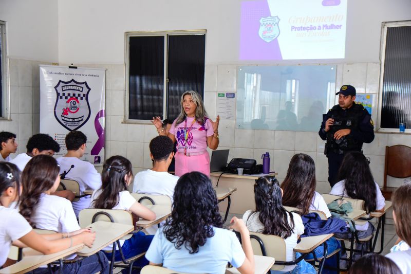 Palestra Maio Laranja na EMEF Neo no PAAR