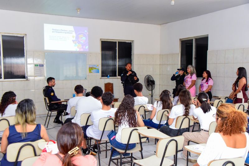 Palestra Maio Laranja na EMEF Neo no PAAR