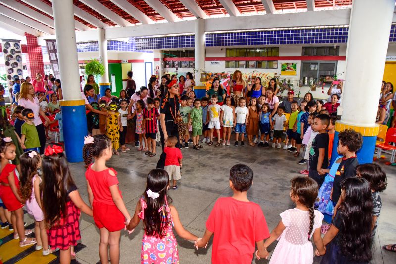 Roda de conversa com escritora Márcia Kambeba na CMREI Irmã Dulce em Águas Lindas
