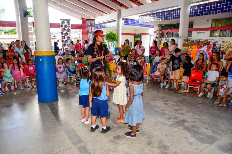 Roda de conversa com escritora Márcia Kambeba na CMREI Irmã Dulce em Águas Lindas