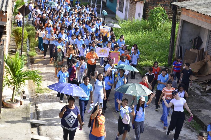 Caminhada de combate ao abuso e À Exploração Sexual de Crianças e Adolescentes na EMEF Maria Estelita