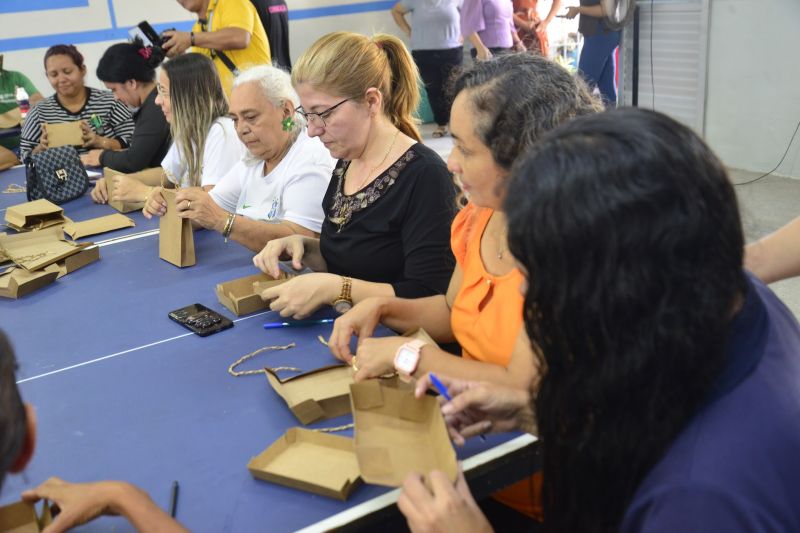 Oficina e embalagem no CRAS da Cidade Nova 6