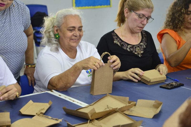 Oficina e embalagem no CRAS da Cidade Nova 6