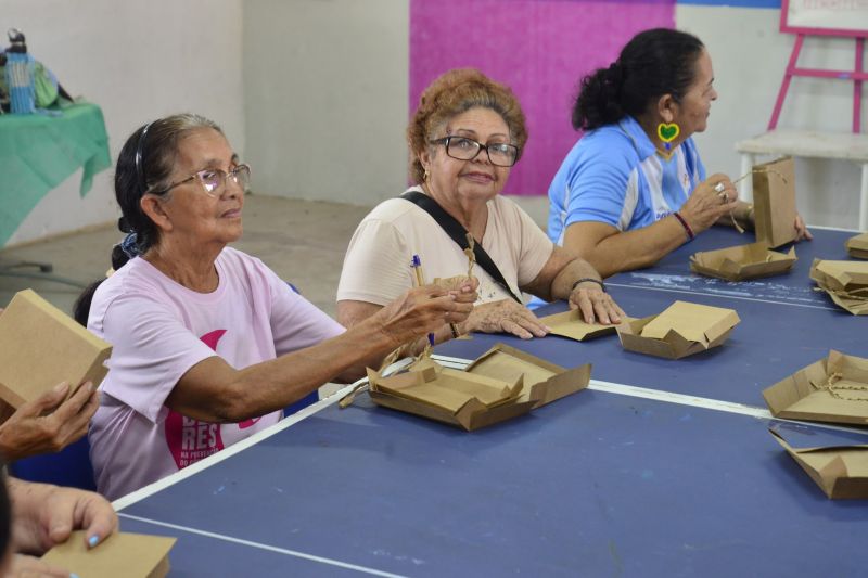 Oficina e embalagem no CRAS da Cidade Nova 6