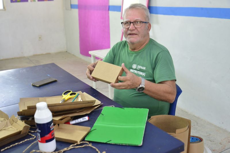 Oficina e embalagem no CRAS da Cidade Nova 6