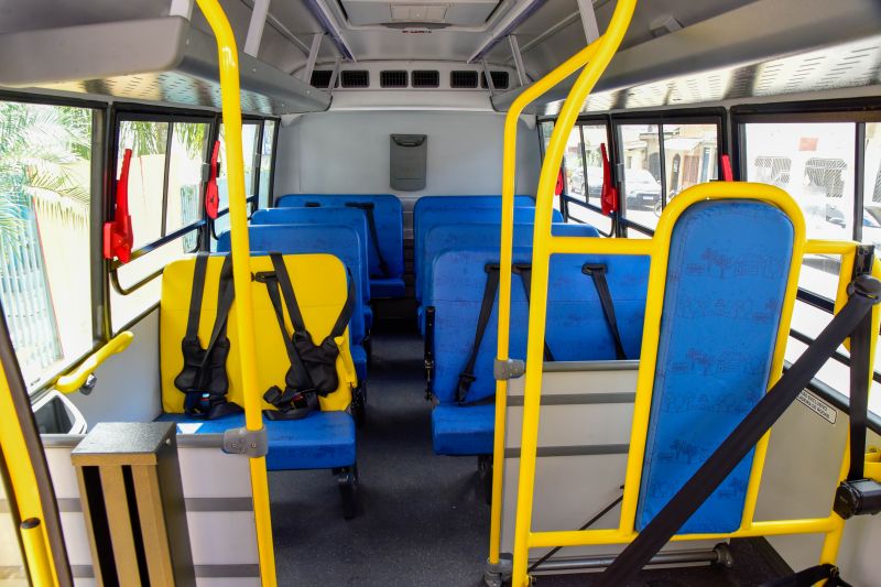 Entrega do ônibus escolar