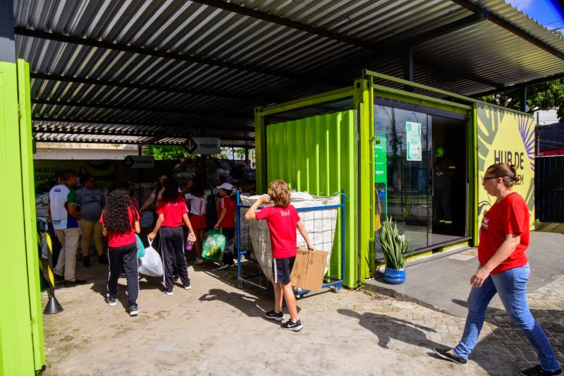 Visita de estudantes no HUB da SEURB na Cidade Nova