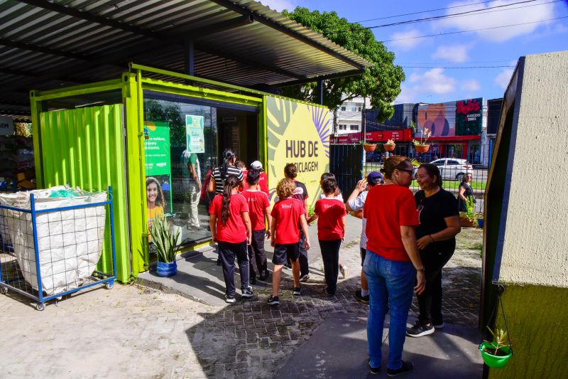 Visita de estudantes no HUB da SEURB na Cidade Nova