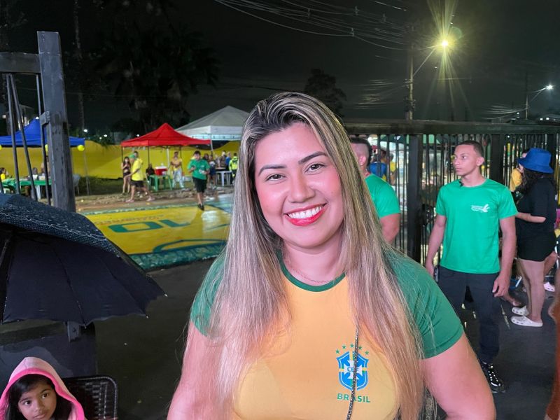 Jogo do Brasil com telão no parque Vila Maguary
