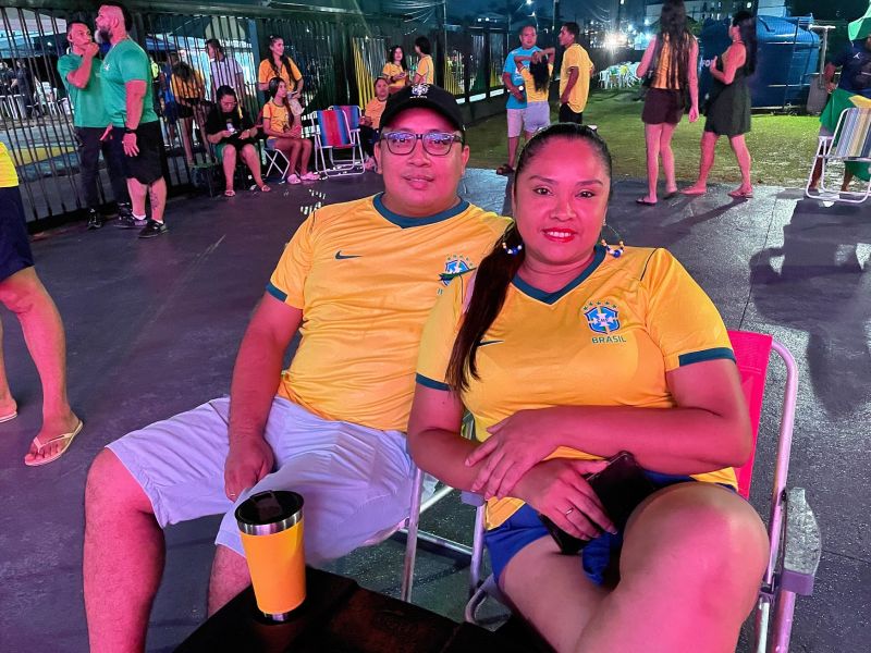 Jogo do Brasil com telão no parque Vila Maguary