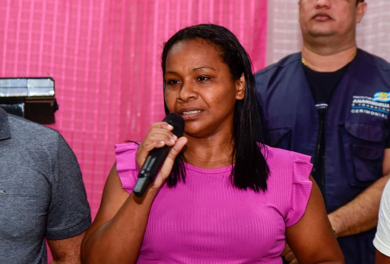 Entrega de títulos de propriedade na comunidade Vitória Régia no bairro do Coqueiro