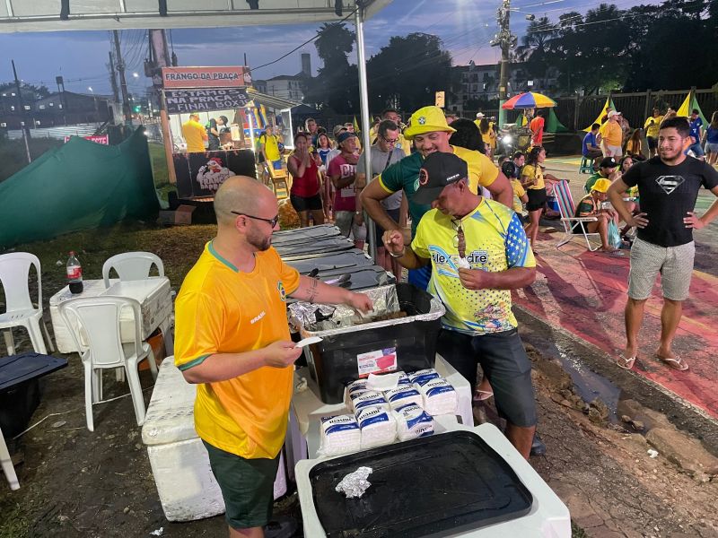 Jogo do Brasil no telão Varque Vila Maguary