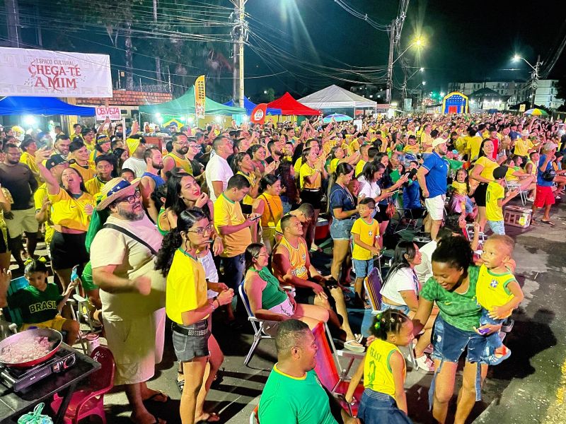 Jogo do Brasil no telão Varque Vila Maguary