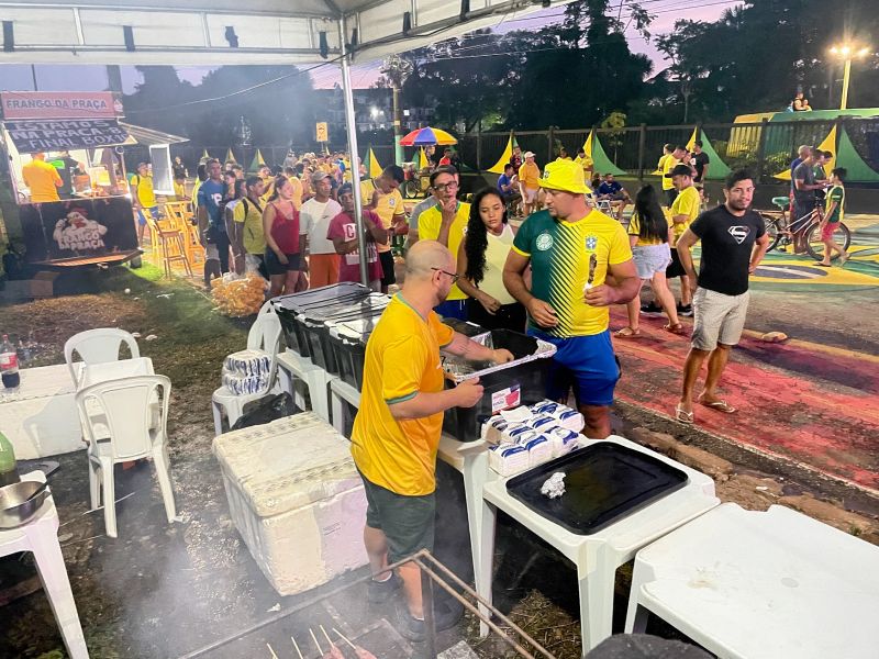 Jogo do Brasil no telão Varque Vila Maguary