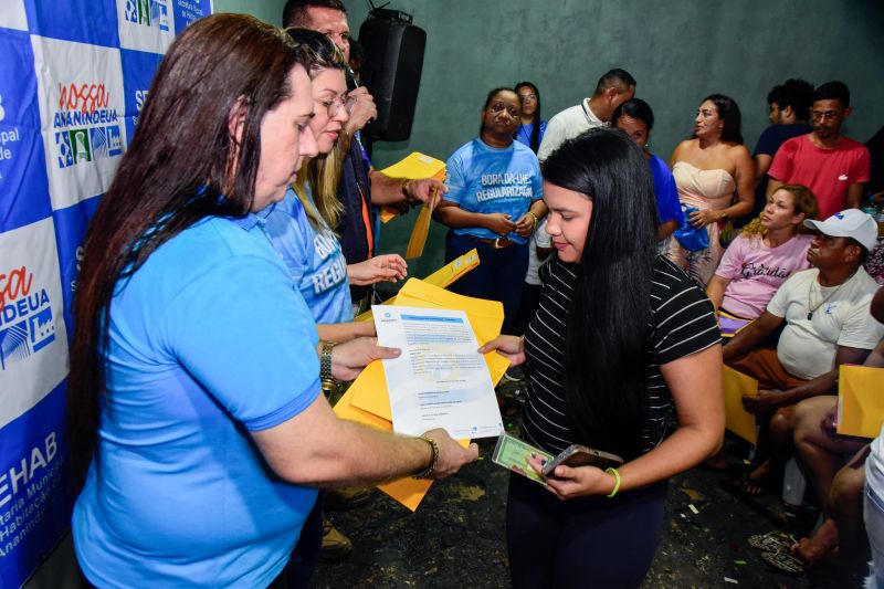 Entrega de Título de Propriedade na comunidade Orla de Cristo no bairro do Icuí