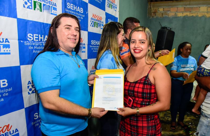 Entrega de Título de Propriedade na comunidade Orla de Cristo no bairro do Icuí