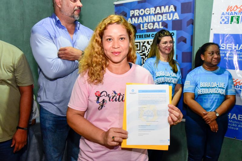 Entrega de Título de Propriedade na comunidade Orla de Cristo no bairro do Icuí